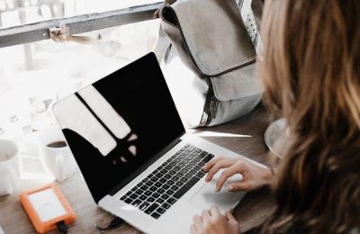 Jak przygotować się do sprawdzianu czy matury z pomocą kursów online?